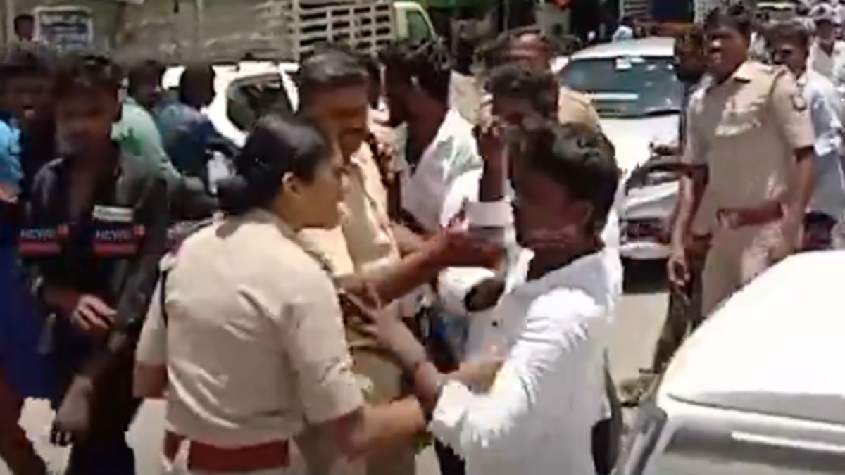 A female DSP was attacked in Arupkottai