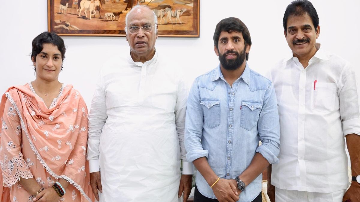 Vinesh Phogat and Bajrang Punia join Congress