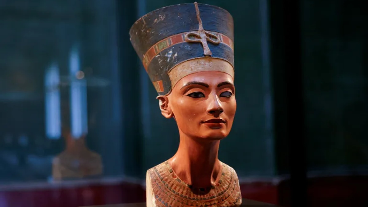 Request to bring Queen Nefertiti statue to Egypt