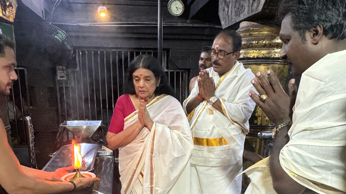 Kerala queen Darshan at Kanyakumari Bhagavathy Amman Temple