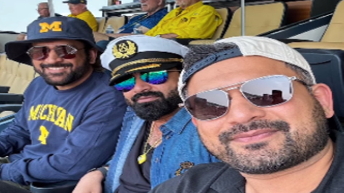 MS Dhoni Trip to USA with Friends