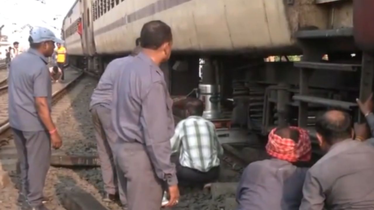 A train derailed in Nagpur