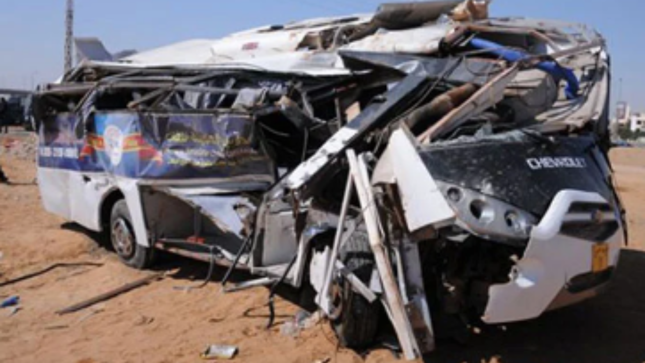 egypt bus accident killed 12 people