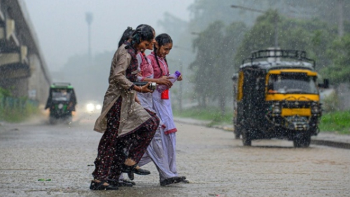 RMC Chennai predicts 15 districts of Tamil Nadu are likely to receive rain in Today