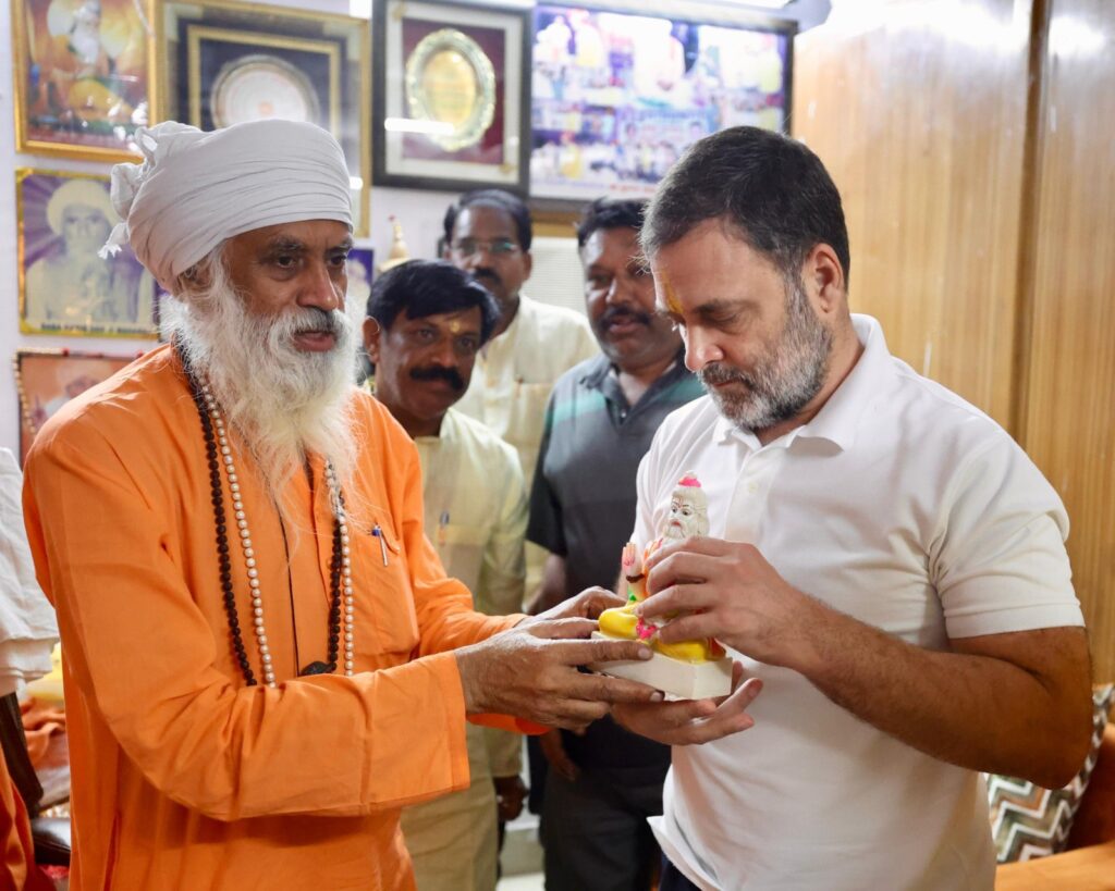 Worship of Rahul Gandhi at Valmiki Temple in Delhi