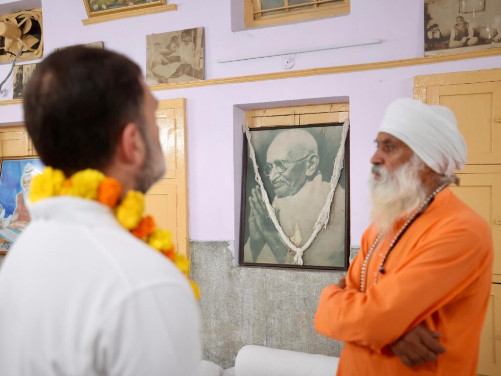 Worship of Rahul Gandhi at Valmiki Temple in Delhi