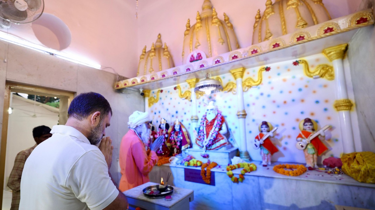 Worship of Rahul Gandhi at Valmiki Temple in Delhi