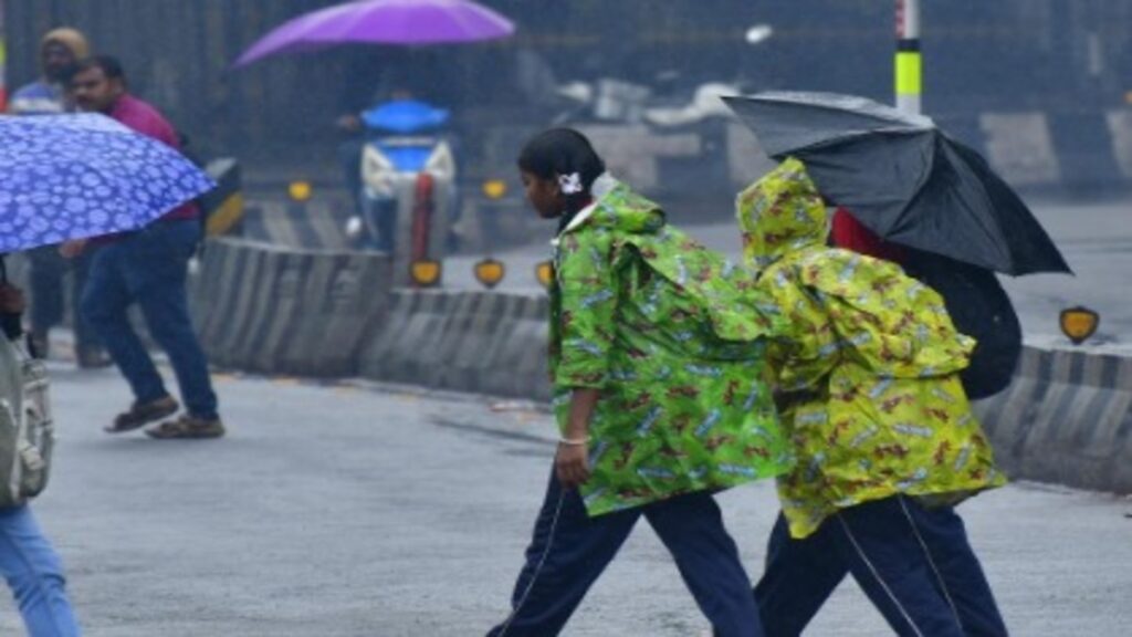 due to heavy rain in bengaluru holidays given to schools