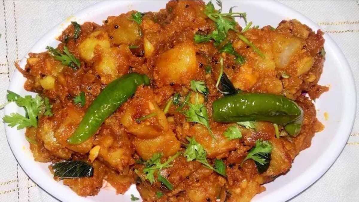 How to make Urulaikilangu Poriyal