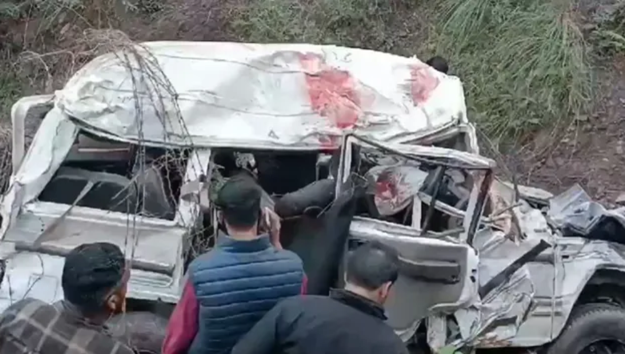 4 killed and 2 injured in jammu kashmir car accident