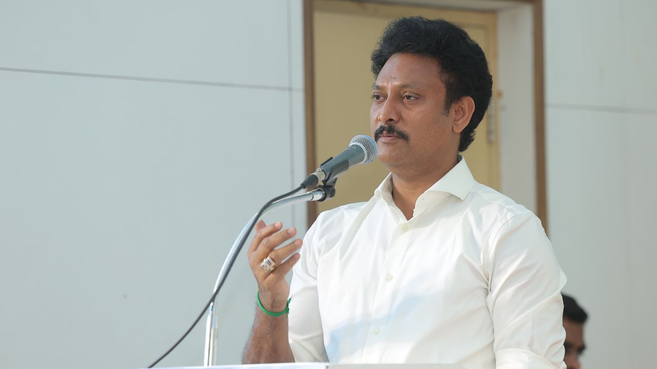 Minister Anbil Mahesh Poyyamozhi