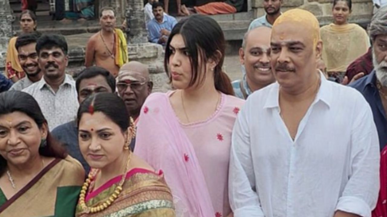 Sundar C worships at Palani Murugan Temple