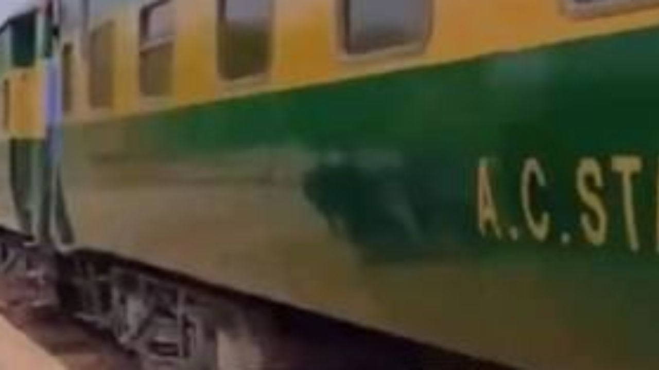 Pakistan train hijack