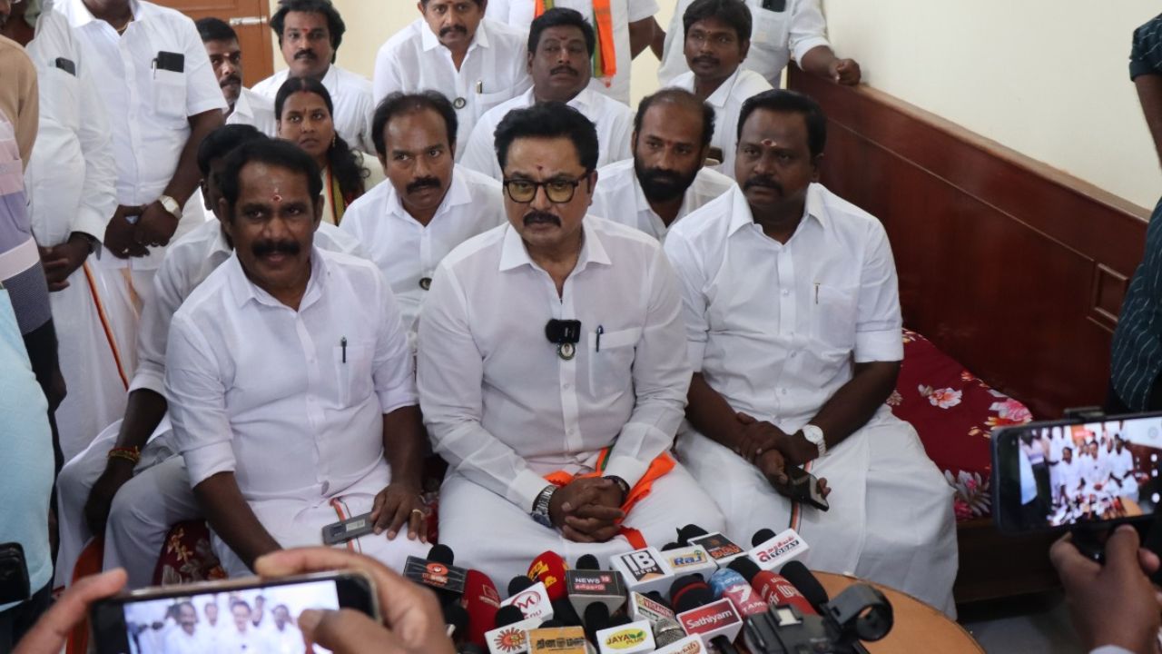 Actor Sarath Kumar says people should be responsible and express their opinions on the Kashmir issue