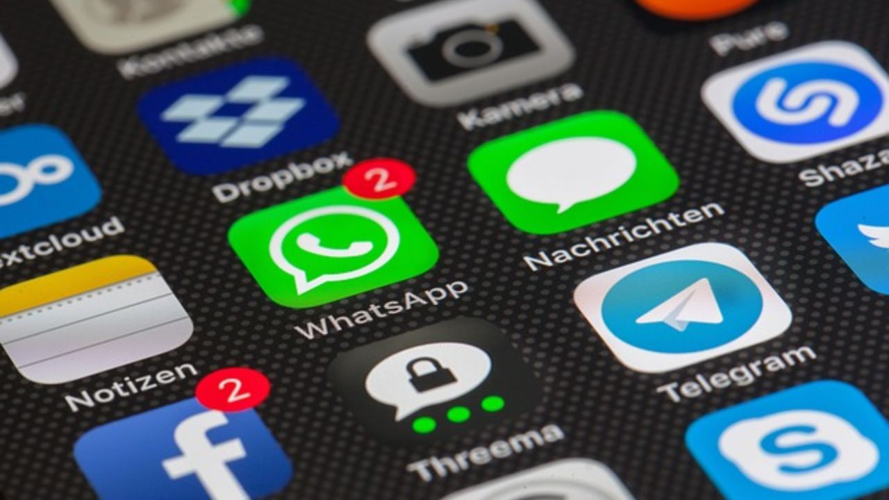 Man loses ₹2 lakh for downloading WhatsApp image in Maharashtra