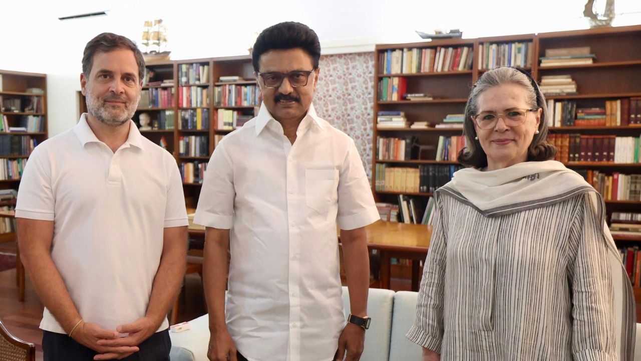 M K Stalin met Sonia Gandhi and Rahul Gandhi