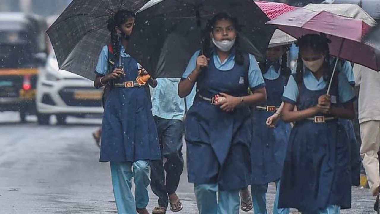 Schools closed in 10 districts due to heavy rains in Kerala