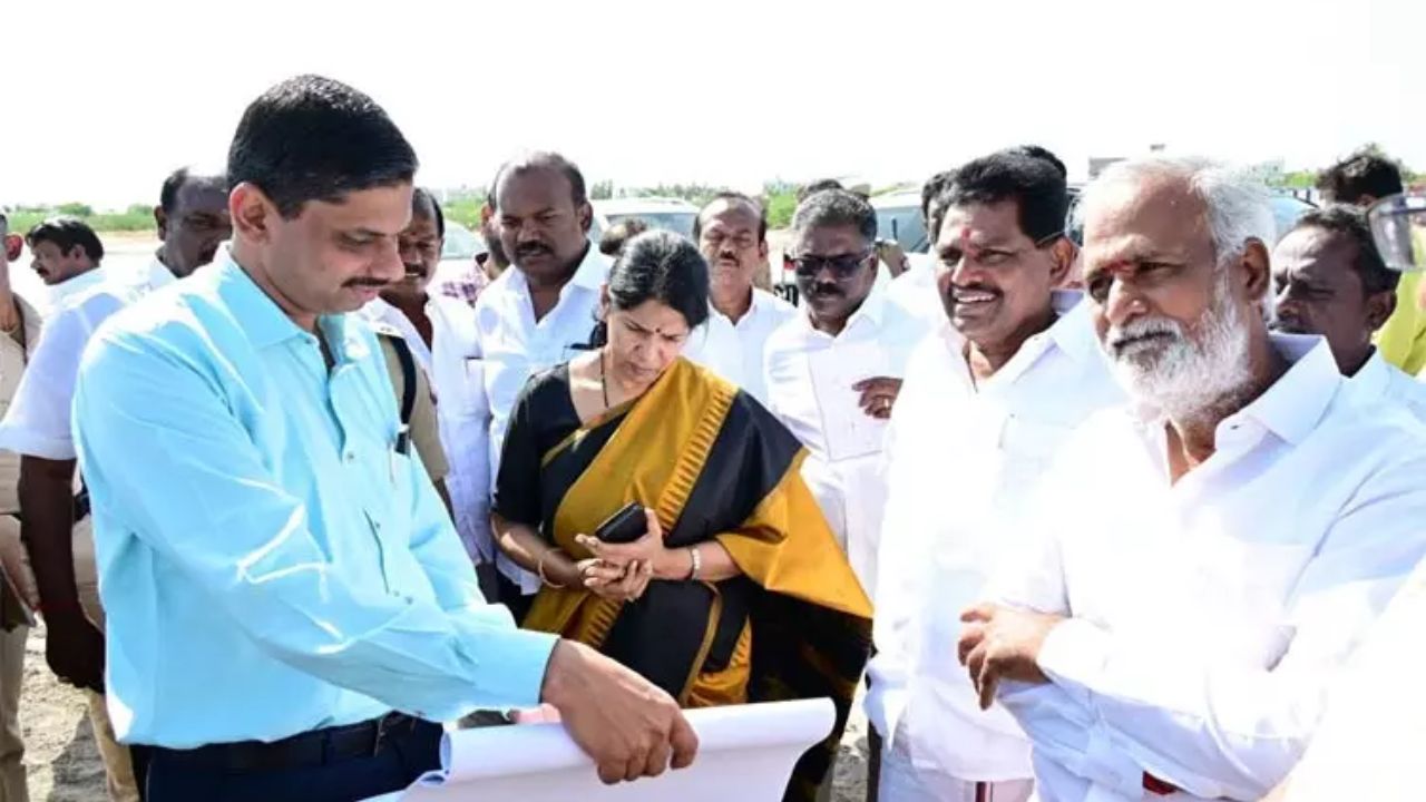 
திருச்செந்தூர் முருகன் கோவிலில் கனிமொழி ஆய்வு