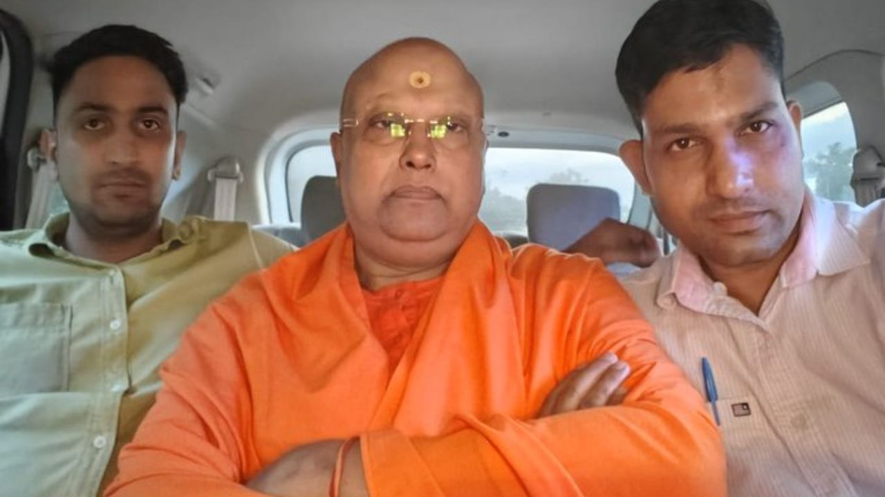 பாலியல் புகாரில் கைது செய்யப்பட்டுள்ள சாமியார் சைதன்யானந்த சரஸ்வதி

