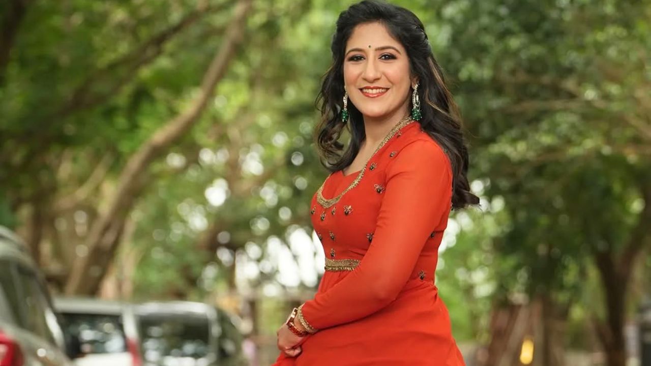 Singer Shwetha Mohan receives Kalaimamani Award
