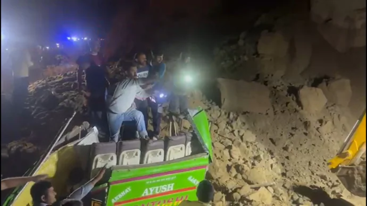 Himachals Bilaspur landslide hits bus