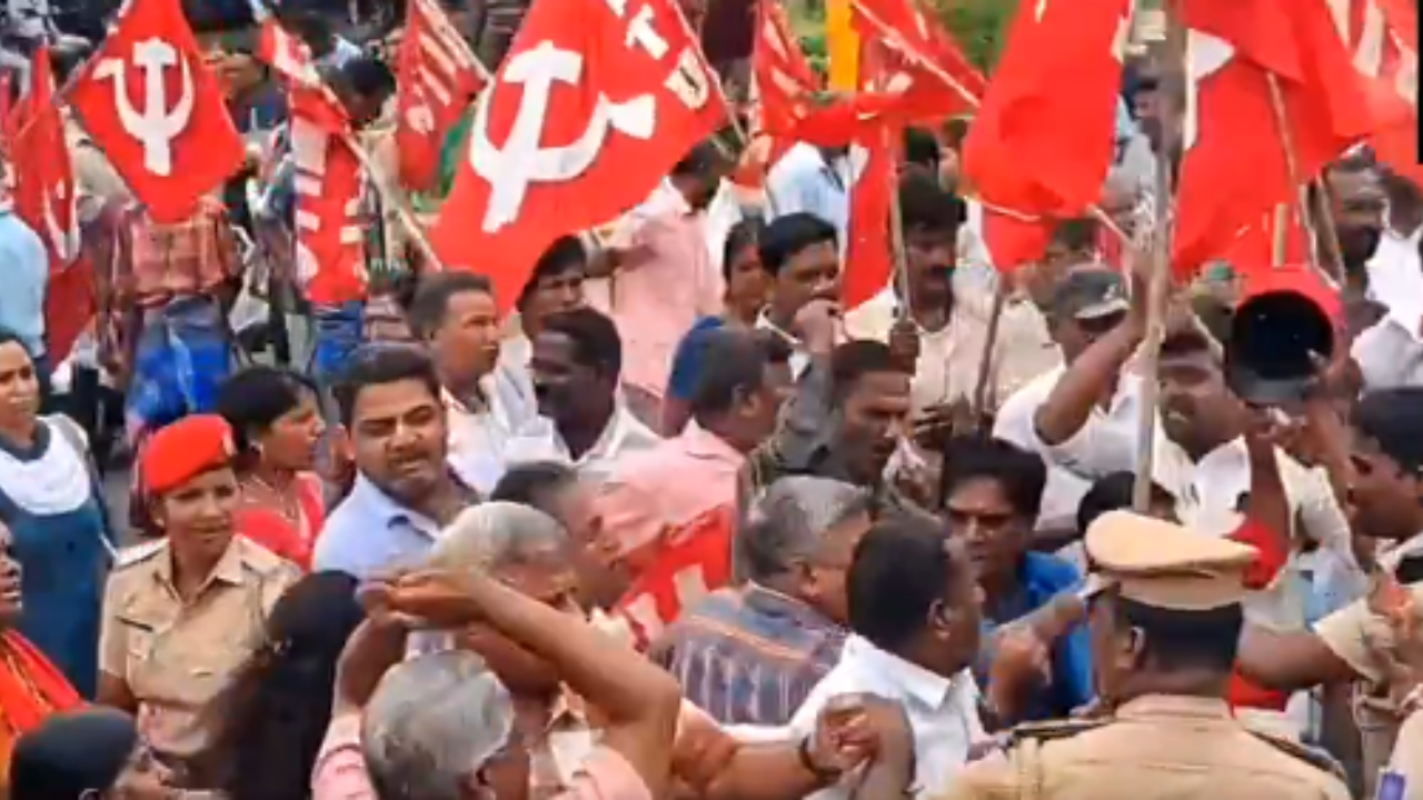 Roadside vendors protest in Puducherry