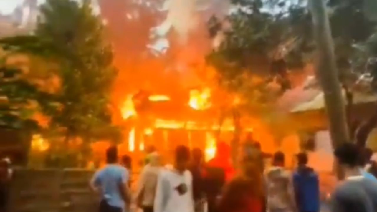 வங்கதேசத்தில் இந்து வீடு தீக்கிரை