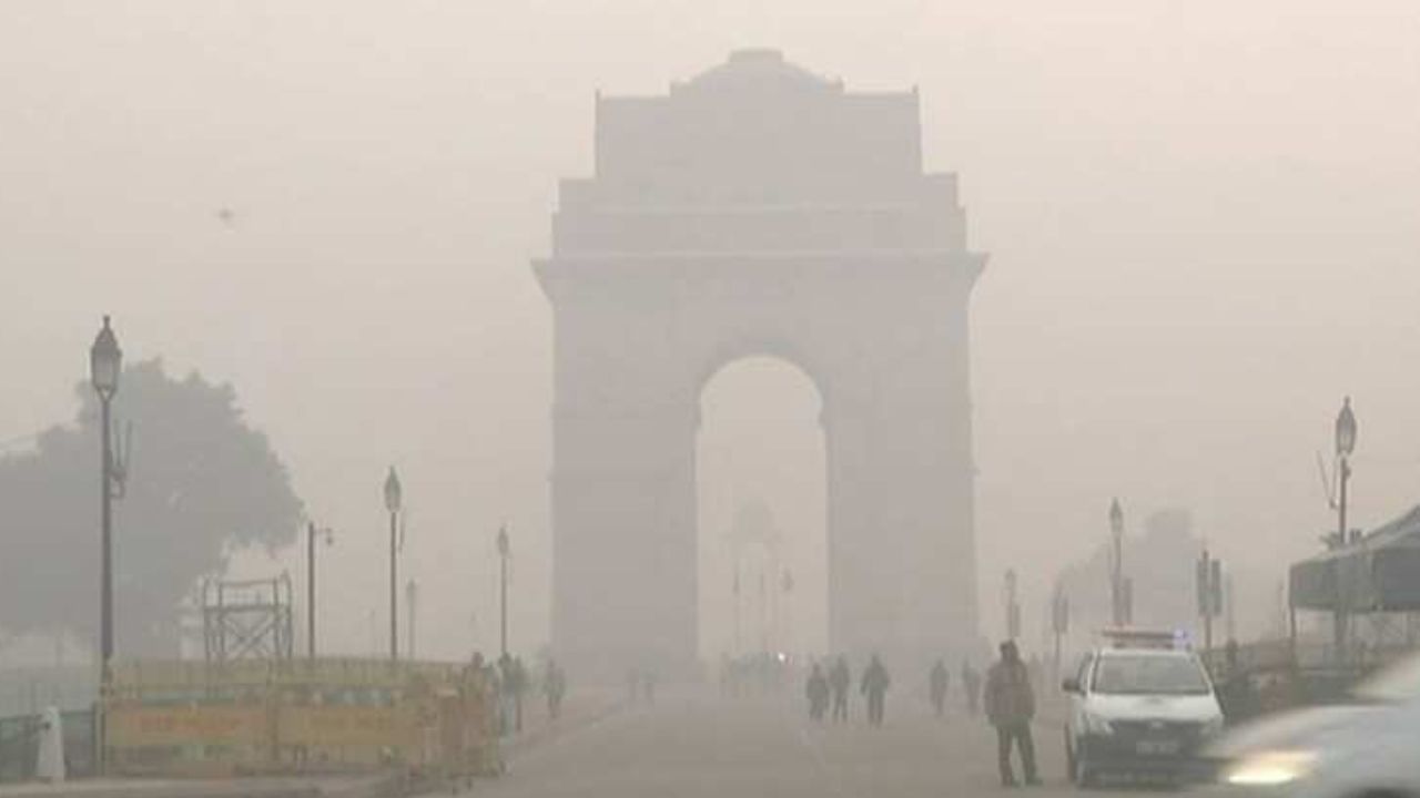 டெல்லியில் பனிமூட்டம்