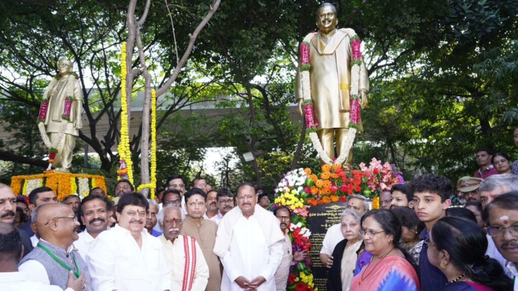 S P Balasubramanian Statue unveiled