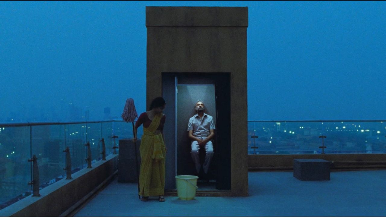 சிஸ்டர் மிட்நைட் படக்காட்சி
