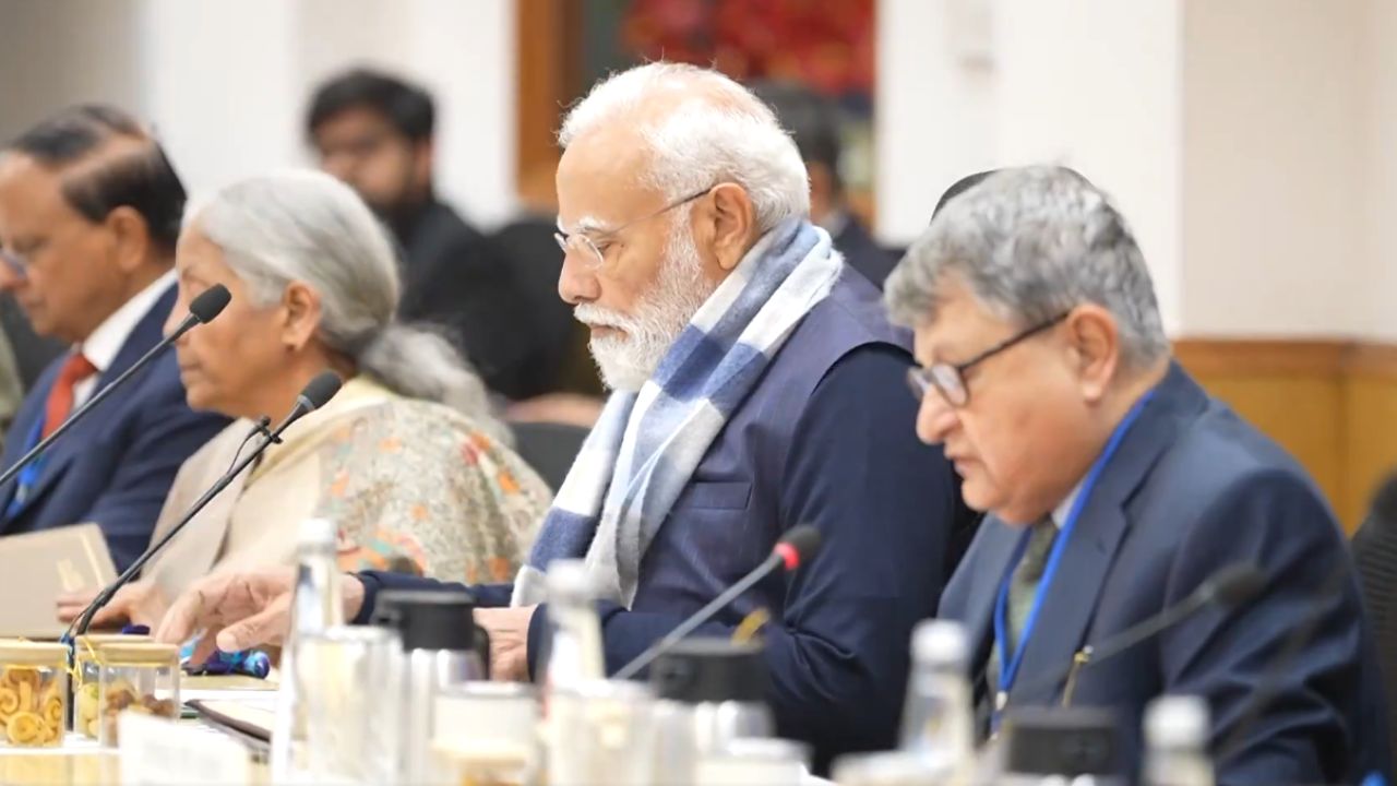 டெல்லியில் பிரதமர் நரேந்திர மோடி ஆலோசனை
