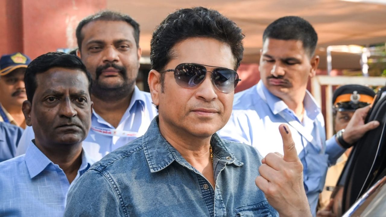 மும்பை மாநகராட்சி தேர்தலில் சச்சின் தெண்டுல்கர் வாக்களிப்பு