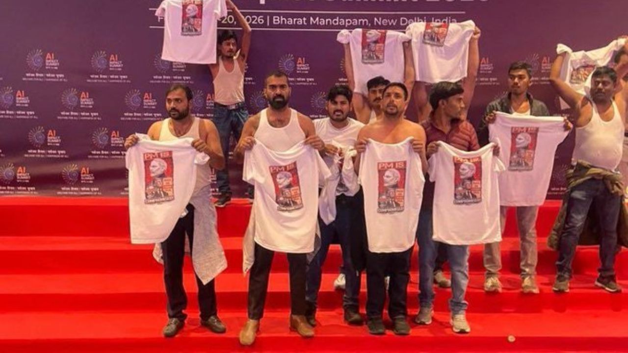 Rahul Gandhi's soldiers protest