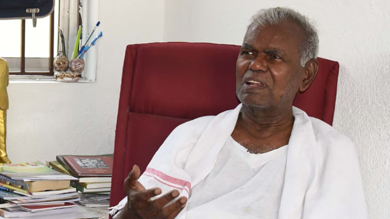 கம்யூனிஸ்ட் முதுபெரும் தலைவர் நல்லகண்ணு.
