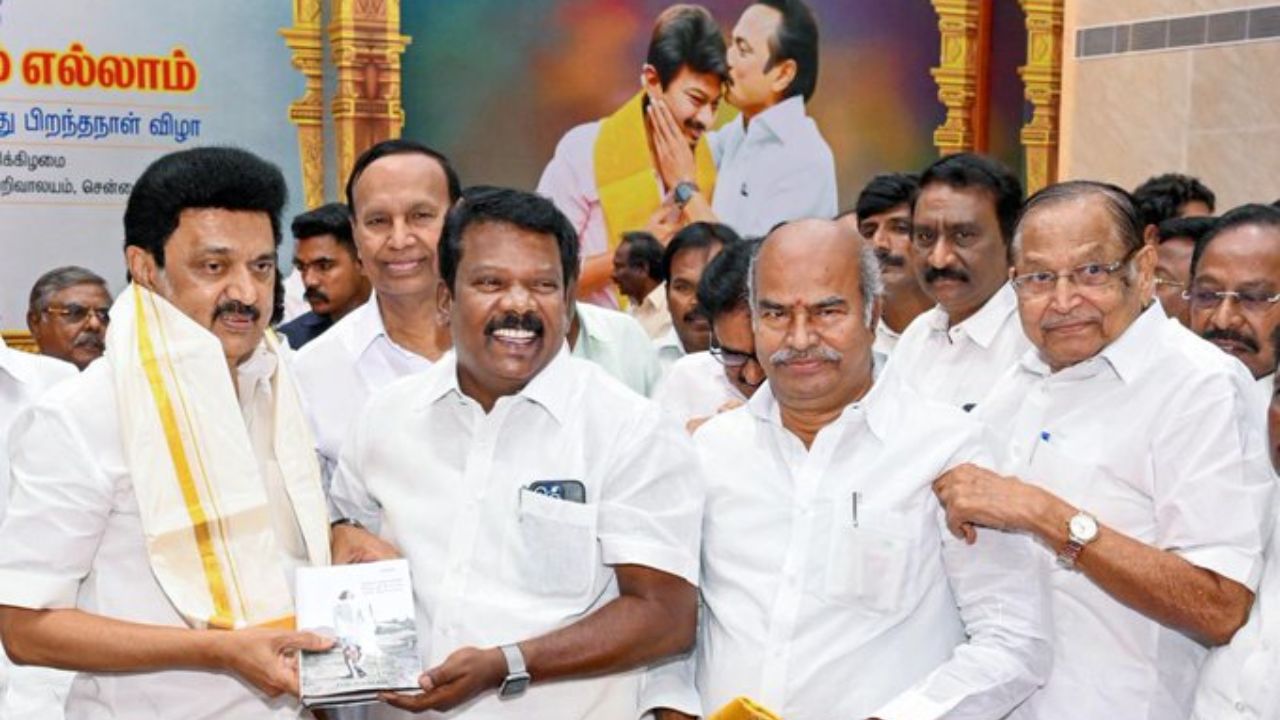 மு.க ஸ்டாலின் உடன் செல்வ பெருந்தகை