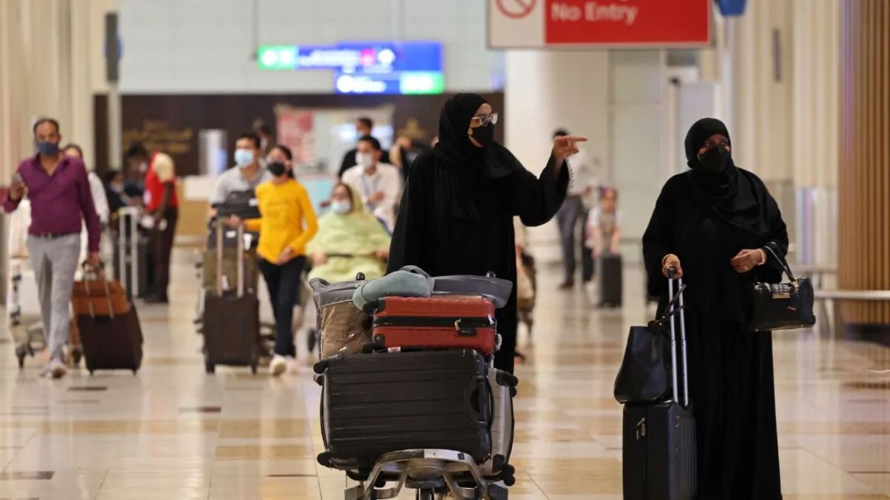 சிறப்பு விமானம் மூலம் துபாயிலிருந்து 217 பேர் இன்று அதிகாலை சென்னை வந்தனர்.