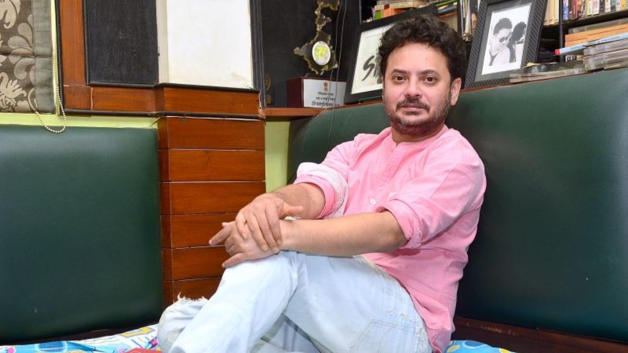 Rahul Banerjee Falls Into Sea Dies