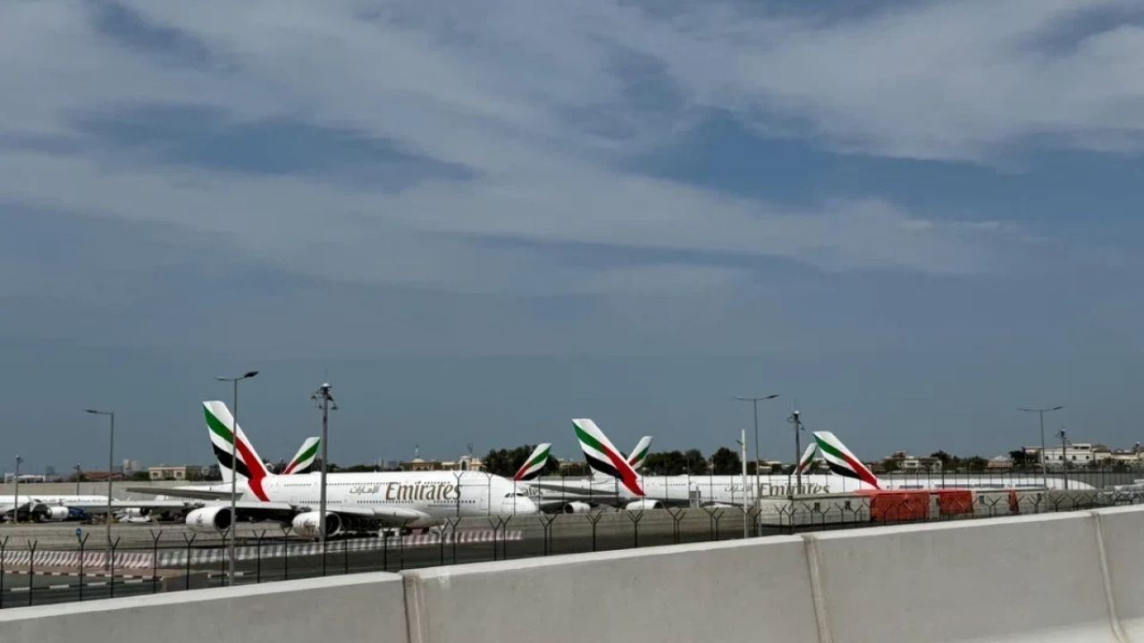 துபாய் விமான நிலையம் மீது தாக்குதல்
