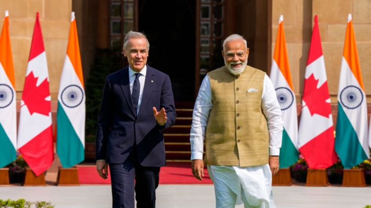 புதுடெல்லியில் பிரதமர் நரேந்திர மோடியை சந்தித்து பேசிய கனடா பிரதமர் மார்க் கார்னி.
