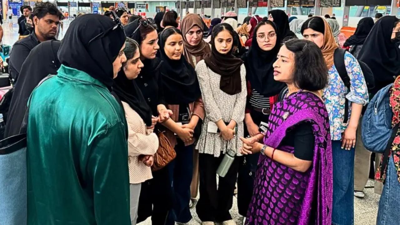 ஈரானில் தவிக்கும் இந்திய மாணவர்கள் 