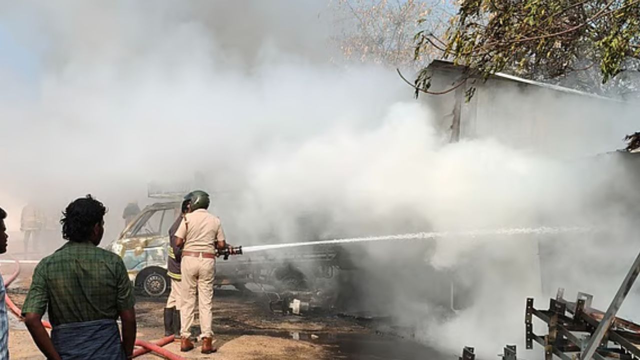 கோவில்பட்டி தீபெட்டி தொழிற்சாலைகளில் தீ விபத்து
