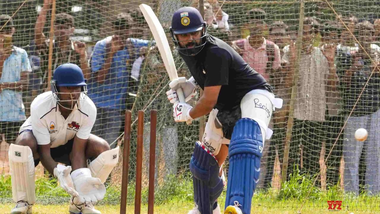 மும்பை சிவாஜி பார்க்கில் கிரிக்கெட் ஆடிய ரோகித் சர்மா
