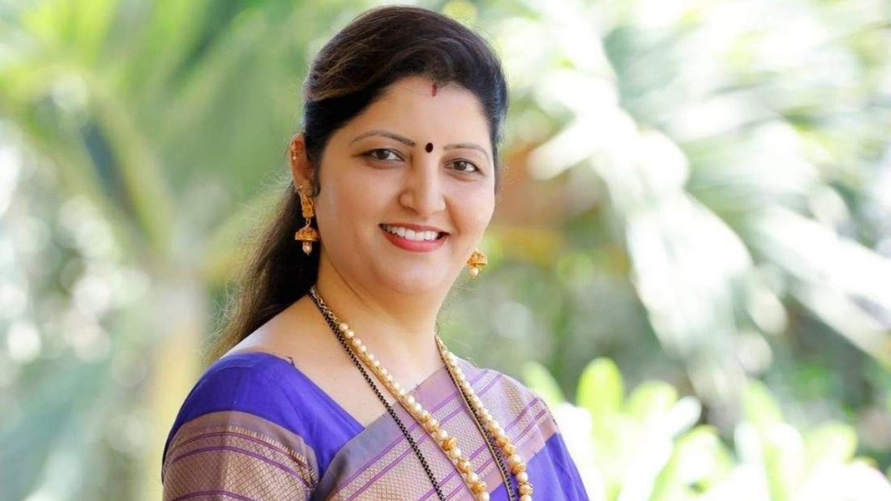 மகாராஷ்டிரா மகளிர் ஆணையத் தலைவர் ரூபாலி சகாங்கர்