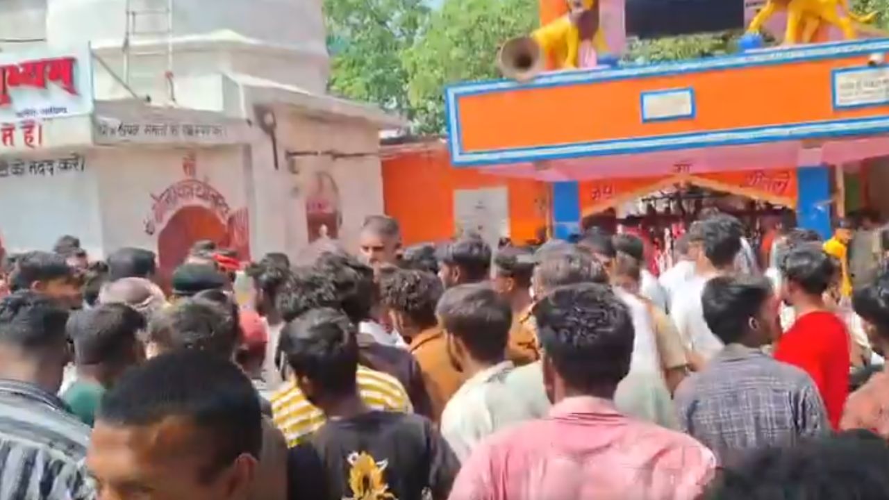  சீதலா கோவிலில் கூட்ட நெரிசல்