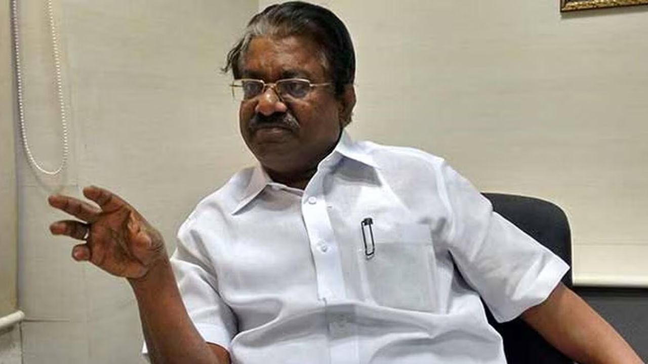 தி.மு.க. செய்தித் தொடர்பாளர் டி.கே.எஸ் இளங்கோவன் 
