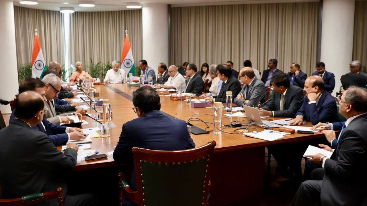 நிதி அமைச்சர் நிர்மலா சீதாராமன் தலைமையில் ஆய்வுக் கூட்டம்
