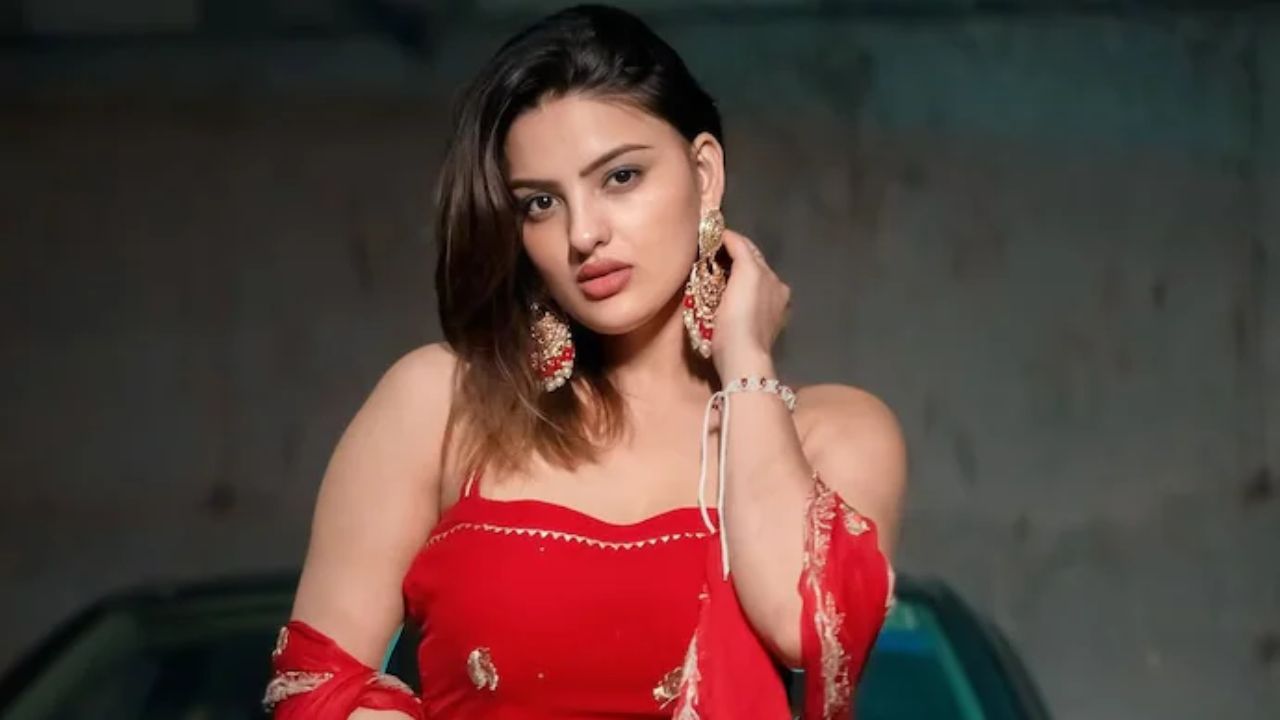 ஹரியான்வி நடிகை திவ்யங்கா சிரோஹி 