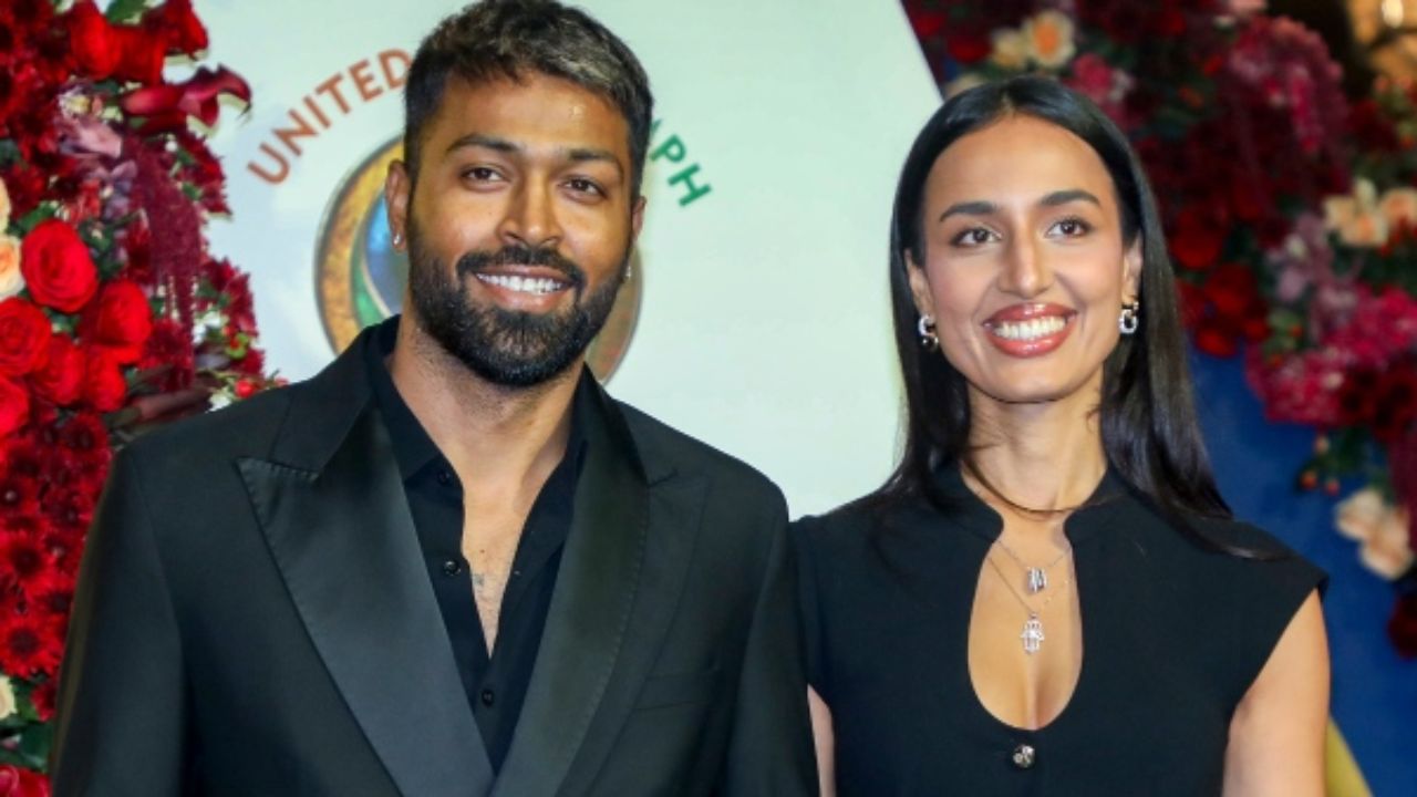 ஹார்திக் பாண்ட்யா உடன் காதலி மஹீகா ஷர்மா
