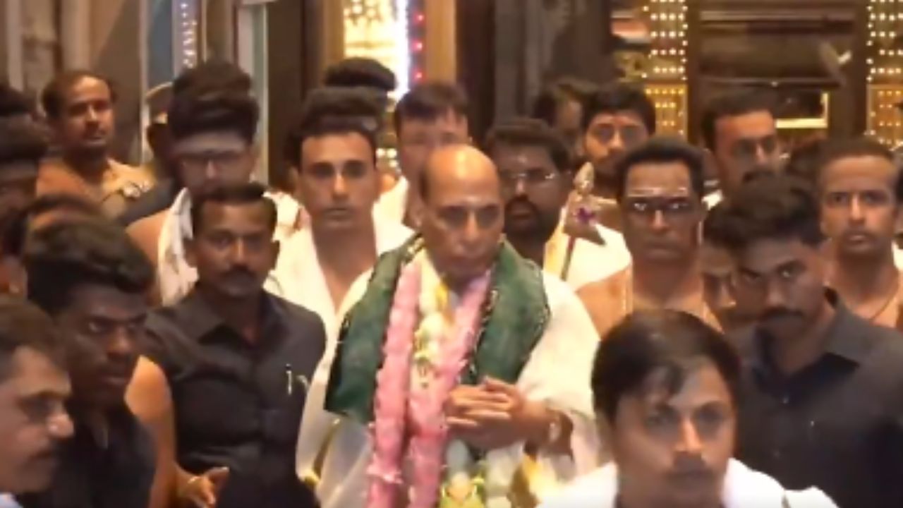 திருச்செந்தூரில் ராஜ்நாத் சிங் சாமி தரிசனம்