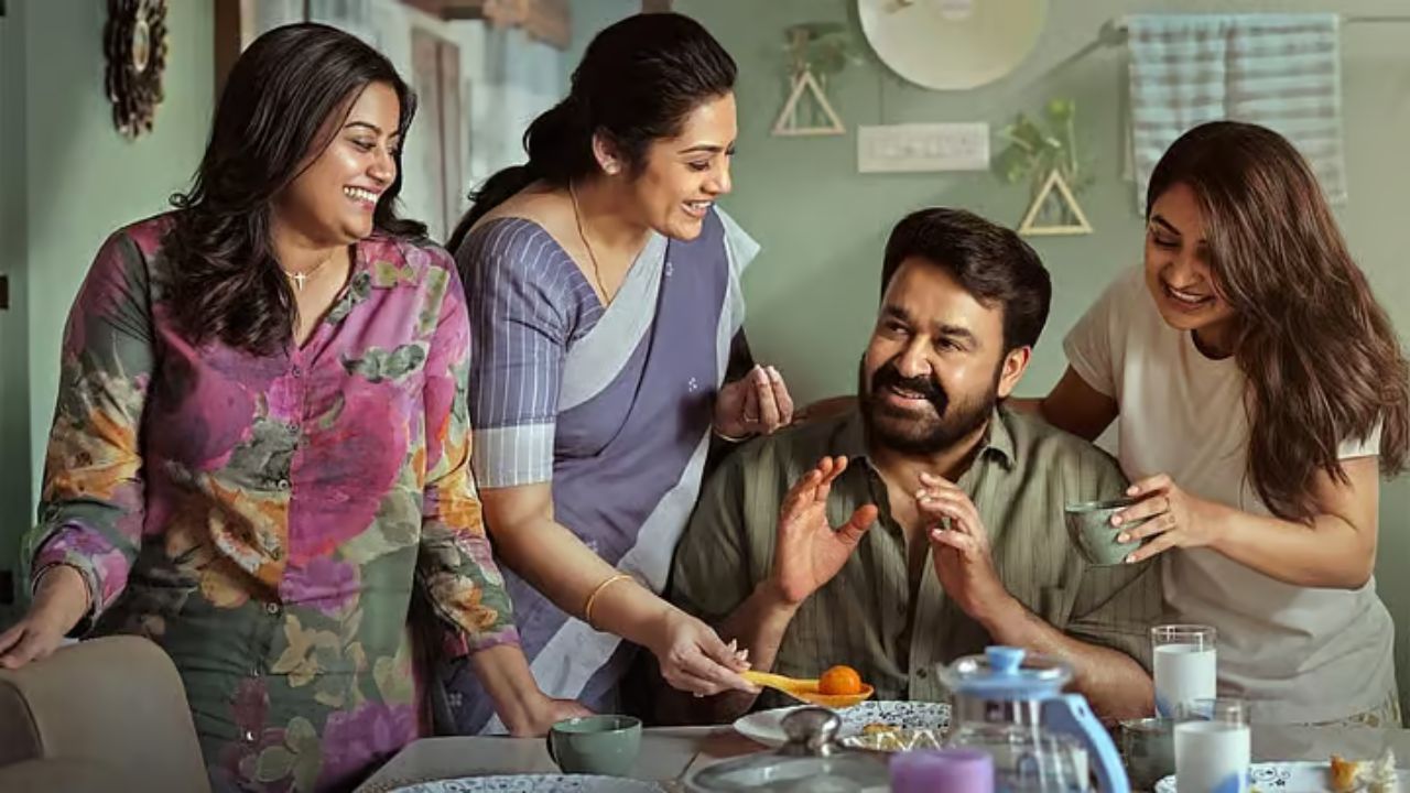 திரிஷ்யம் மூன்றாம் பாகத்தில் மோகன் லால்- மீனா மற்றும் குடும்பம்
